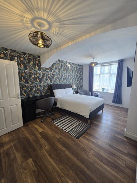 King-Size En-Suite Room with Bills £1250