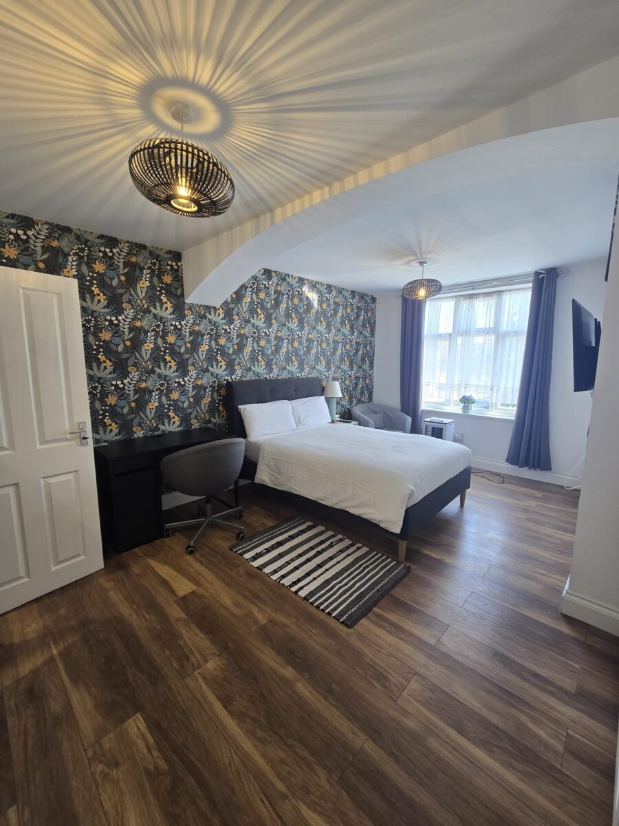King-Size En-Suite Room with Bills £1250