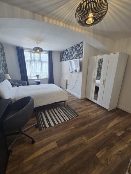 King-Size En-Suite Room with Bills £1250