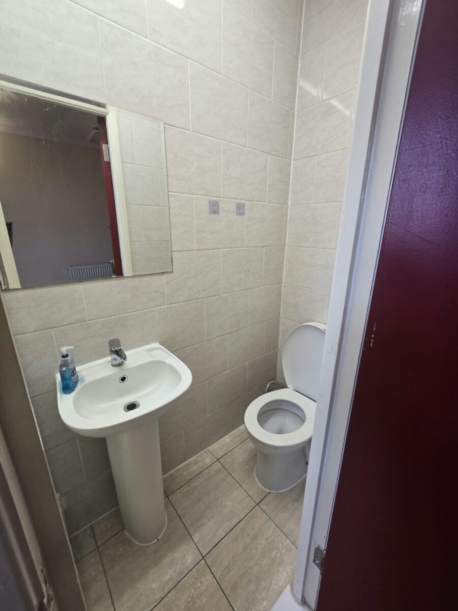 2 En-Suite Rooms with Bathrooms For Rent, IG11 £1000 Each with Bills