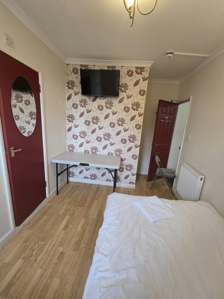 2 En-Suite Rooms with Bathrooms For Rent, IG11 £1000 Each with Bills