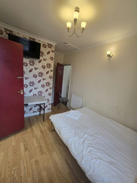 2 En-Suite Rooms with Bathrooms For Rent, IG11 £1000 Each with Bills