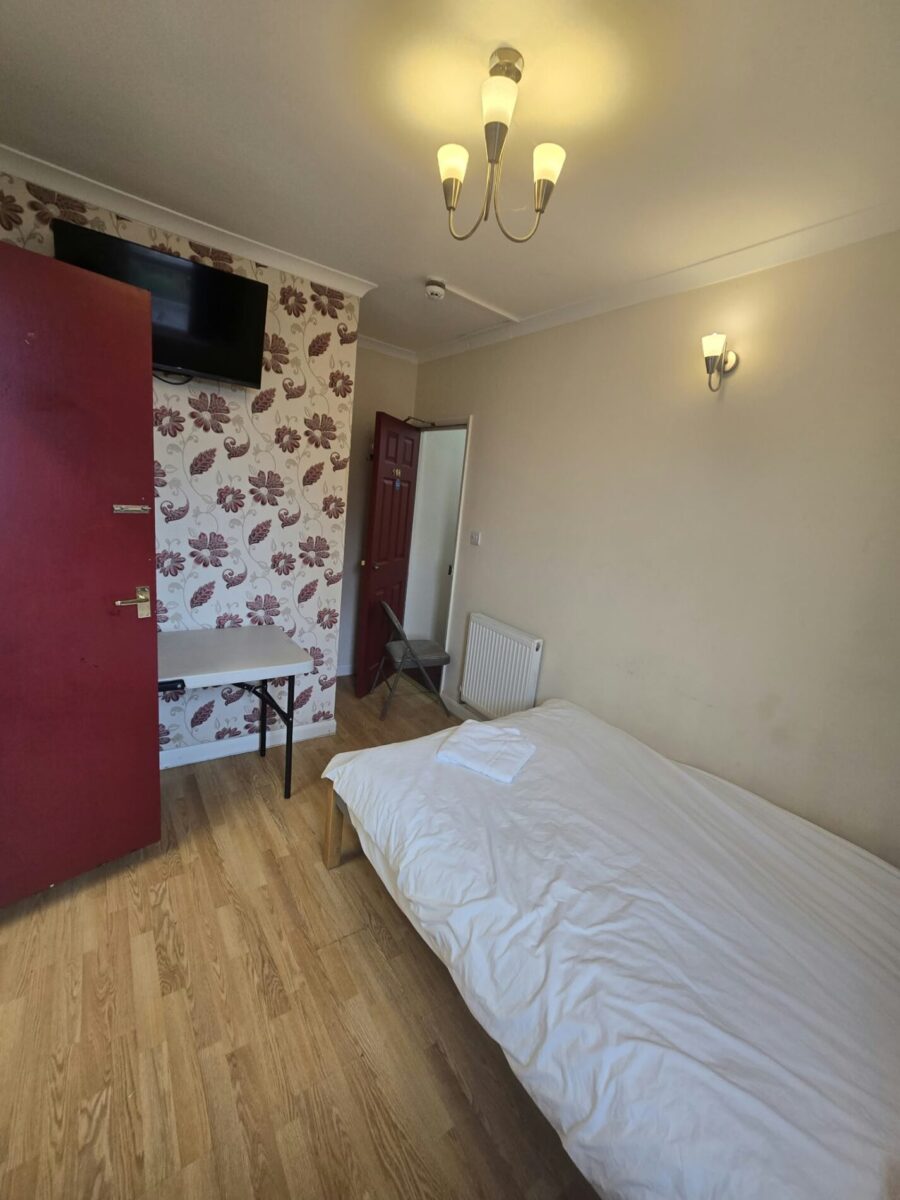 2 En-Suite Rooms with Bathrooms For Rent, IG11 £1000 Each with Bills