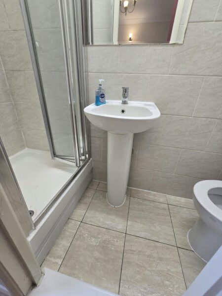 2 En-Suite Rooms with Bathrooms For Rent, IG11 £1000 Each with Bills