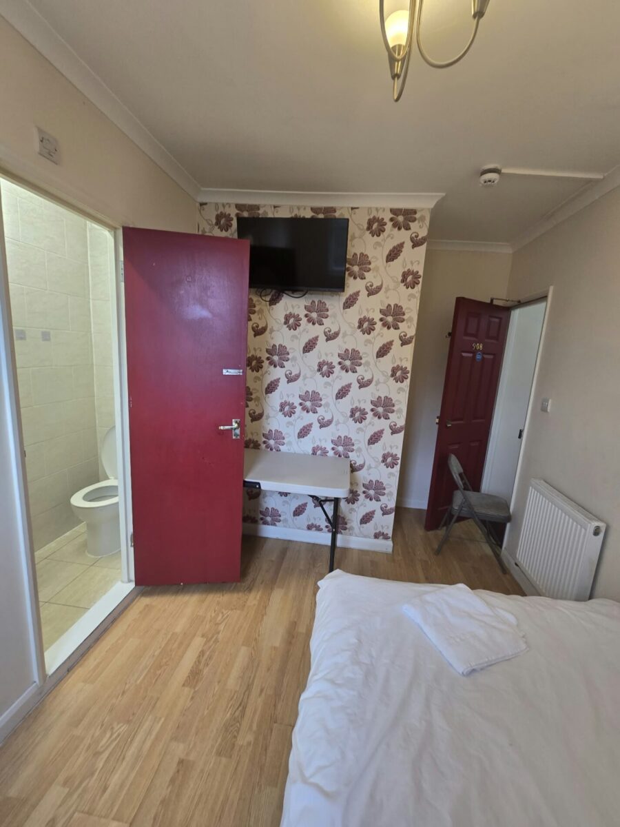 2 En-Suite Rooms with Bathrooms For Rent, IG11 £1000 Each with Bills