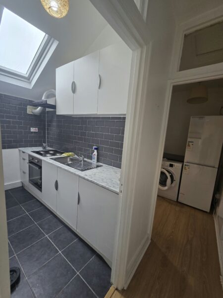 Lovely Self-Contained Studio Flat – Next to Barking Station! IG11 8TN £1350