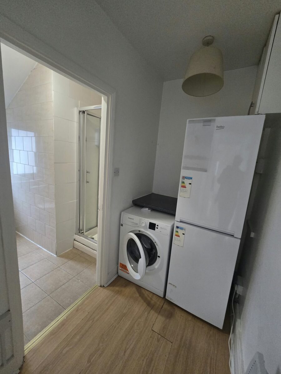 Lovely Self-Contained Studio Flat – Next to Barking Station! IG11 8TN £1350