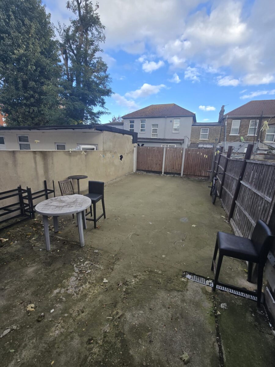 Two-Bedroom Flat with Private Garden – IG1