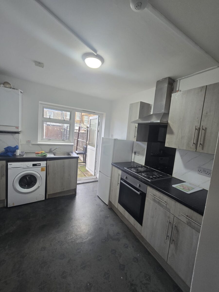 Two-Bedroom Flat with Private Garden – IG1