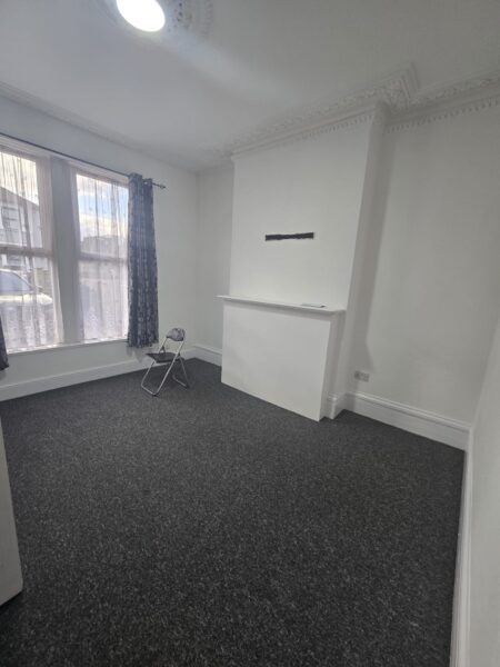 Two-Bedroom Flat with Private Garden – IG1