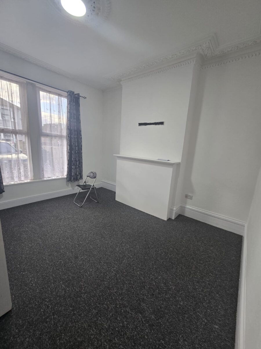 Two-Bedroom Flat with Private Garden – IG1