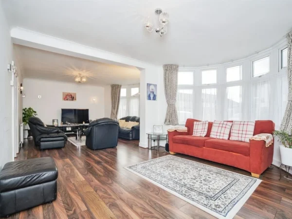 Selections Of Rooms In shared House from £600 in IG11 9XB