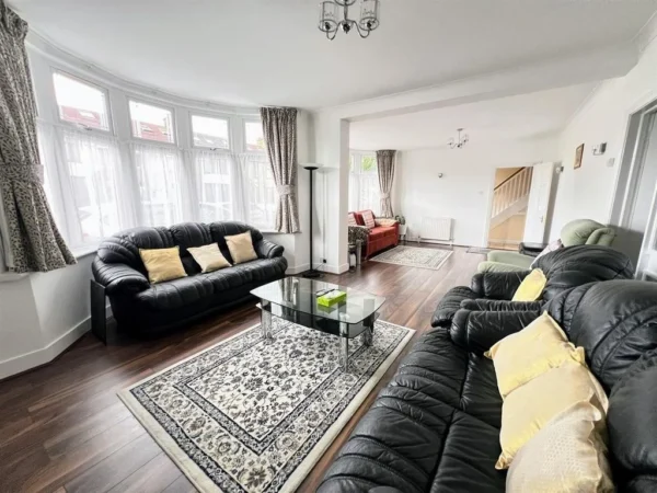 Selections Of Rooms In shared House from £600 in IG11 9XB