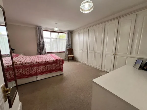 Selections Of Rooms In shared House from £600 in IG11 9XB