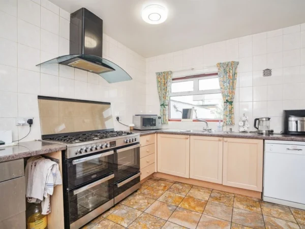Selections Of Rooms In shared House from £600 in IG11 9XB
