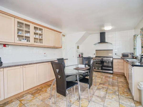 Selections Of Rooms In shared House from £600 in IG11 9XB