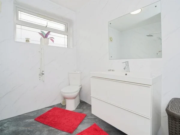 Selections Of Rooms In shared House from £600 in IG11 9XB
