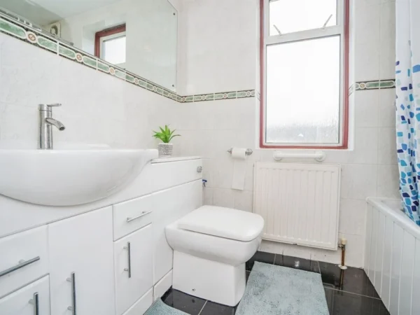 Selections Of Rooms In shared House from £600 in IG11 9XB